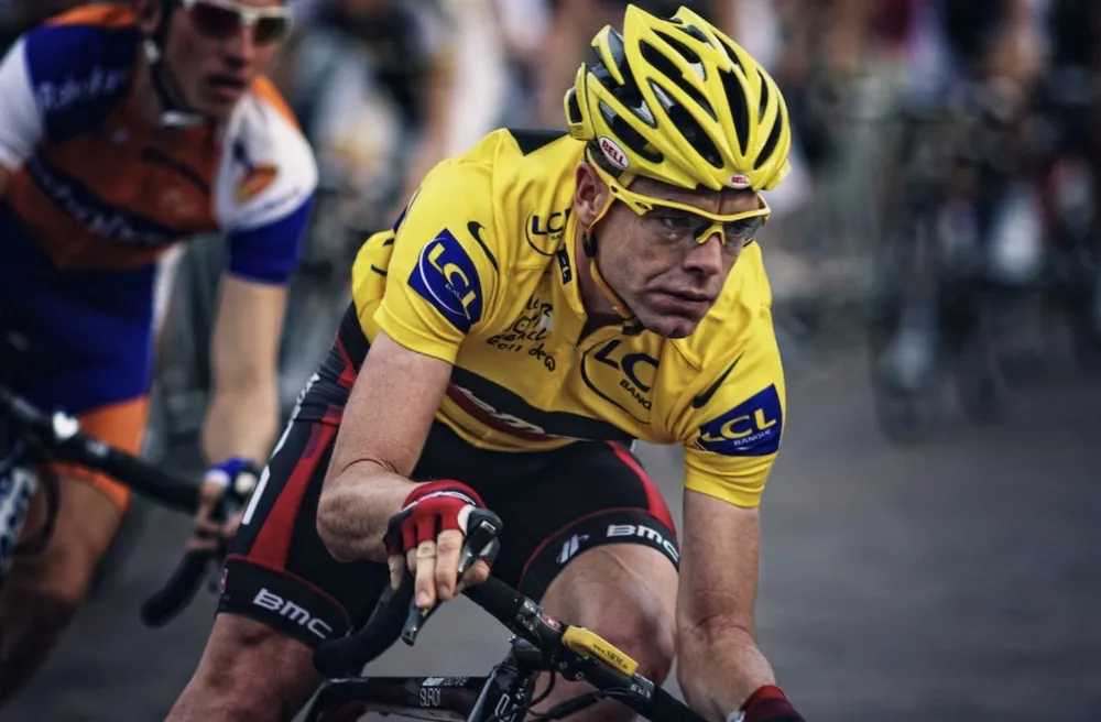 투르 드 프랑스에서 경주 중인 선수의 모습. 최고의 자전거 영화 중에 투르 드 프랑스 대회를 소재로 한 영화가 있다